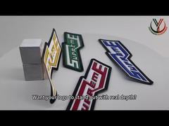 Δείτε γιατί να επιλέξετε ετικέτες ενδυμάτων μεταφοράς θερμότητας TPU με ανάγλυφο δίχρωμο και υπερυψωμένο λογότυπο