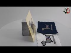 Δείτε Γιατί να Επιλέξετε Ετικέτες Μεταφοράς Θερμότητας Λογότυπου TPU Δύο Χρωμάτων Debossed Για Ενδύματα