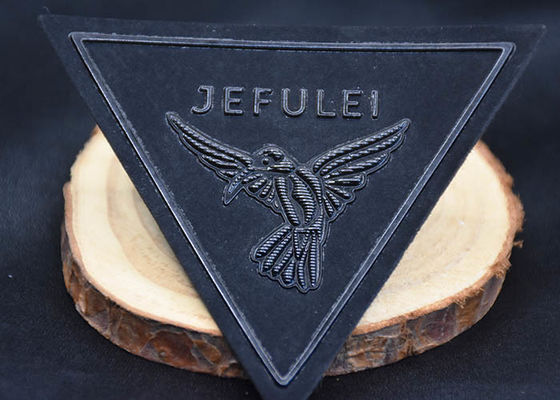 η τρισδιάστατη συνήθεια λογότυπων TPU αποτύπωσε τα διακριτικά υφάσματος εμπορικού σήματος ετικετών για τα ενδύματα σε ανάγλυφο