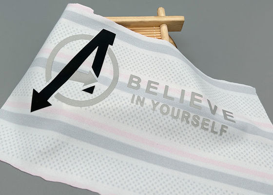 Αντανακλαστική ασημένια ετικέτα μεταφοράς θερμότητας λογότυπων συνήθειας για τον ιματισμό