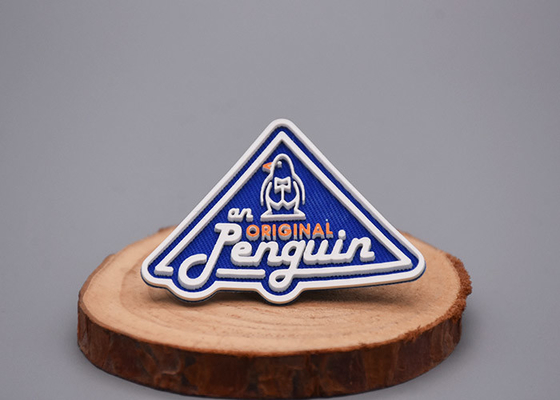 Καυτή Twill ιματισμού σιλικόνης λειωμένων μετάλλων συγκολλητική τυπωμένη προσαρμοσμένη ετικέτες πλάτη