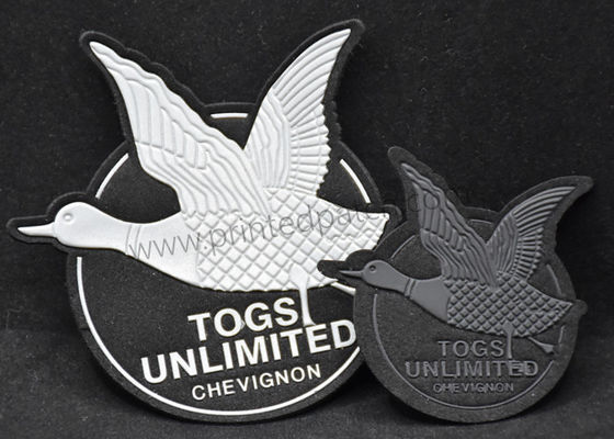 Αντανακλαστικός σίδηρος ετικετών Debossed 300psi 3M στα μπαλώματα για τα τζιν